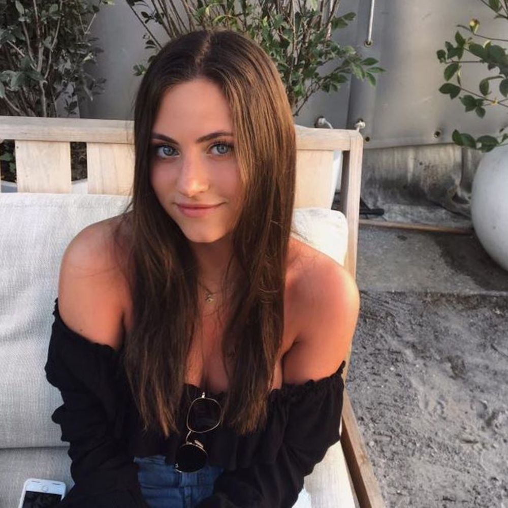 Meet your Posher, Olivia